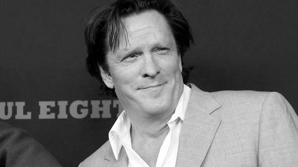 Er war unter anderem bekannt für Rollen in „Reservoir Dogs“ und „Kill Bill“: Schauspieler Michael Madsen - Liebling von Regielegende Quentin Tarantino - ist im Alter von 67 Jahren an einem Herzstillstand gestorben. Madsen wurde am 3. Juli 2025 leblos in seinem Haus in Malibu gefunden. Er war in über 300 Produktionen aktiv. Zu weiteren bekannten Filmen zählen „Thelma & Louise“, „Donnie Brasco“, „Species“, „Free Willy“ und „Sin City“.