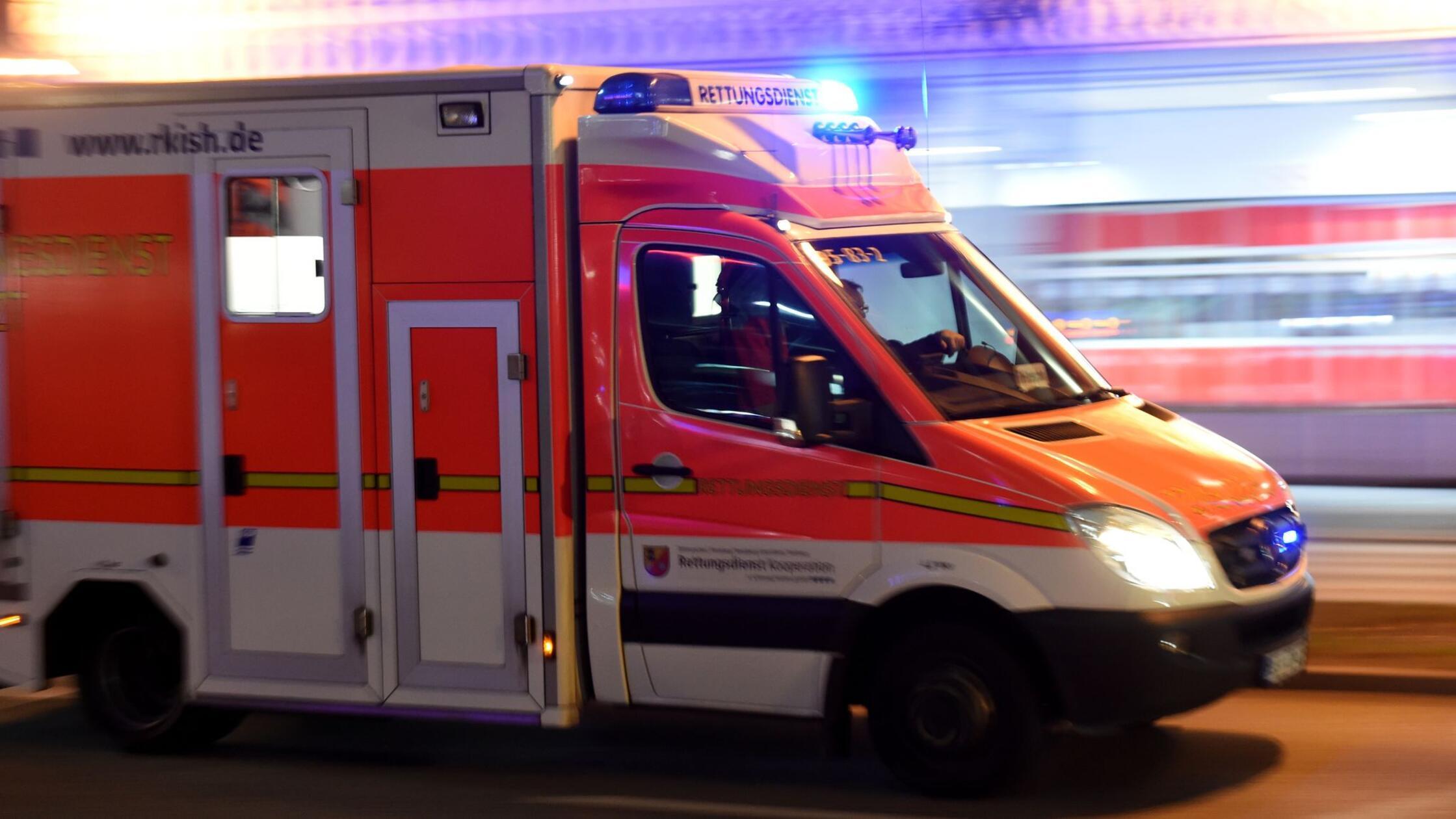 Rausgefallenes Messer verletzt Festbesucher am Kopf