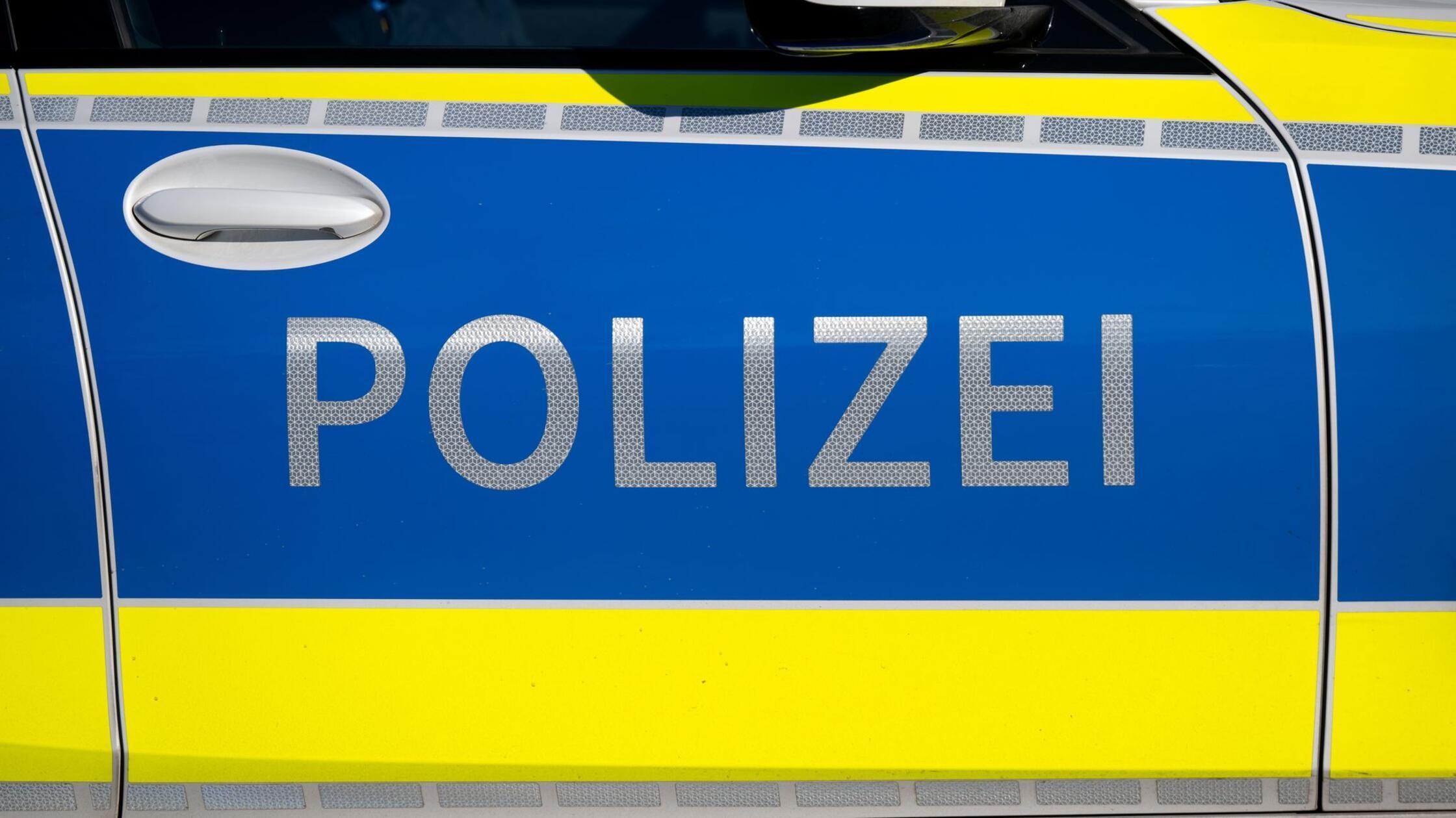Mann verliert beim Autofahren Bewusstsein und baut Unfall