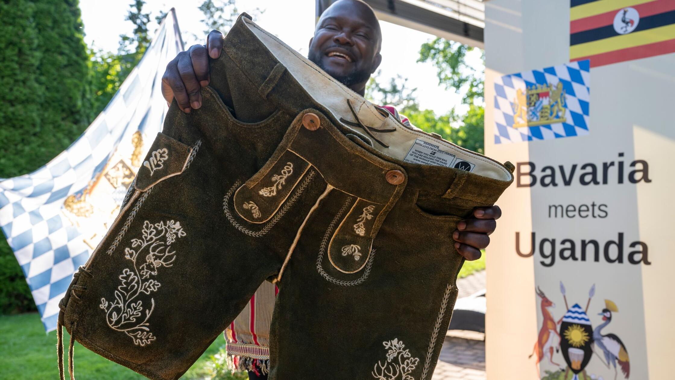 Ankole-Rind statt Hirsch: Uganda entdeckt die Lederhose