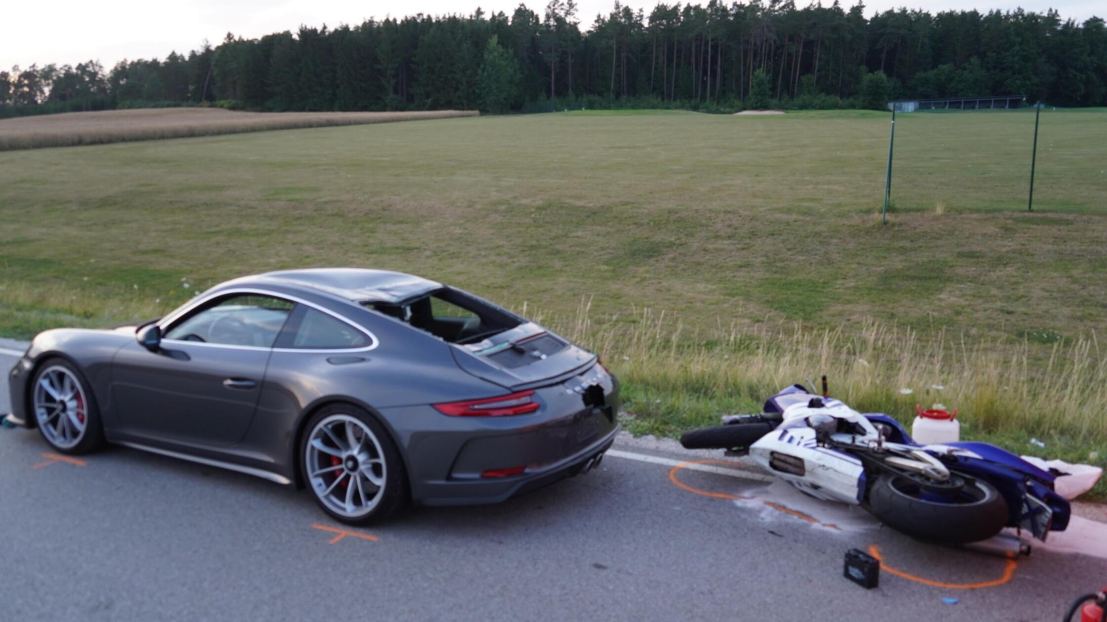 25-Jähriger stirbt bei Biker-Unfall in der Oberpfalz: Verursacher flüchtet - Wichtiger Zeuge gesucht