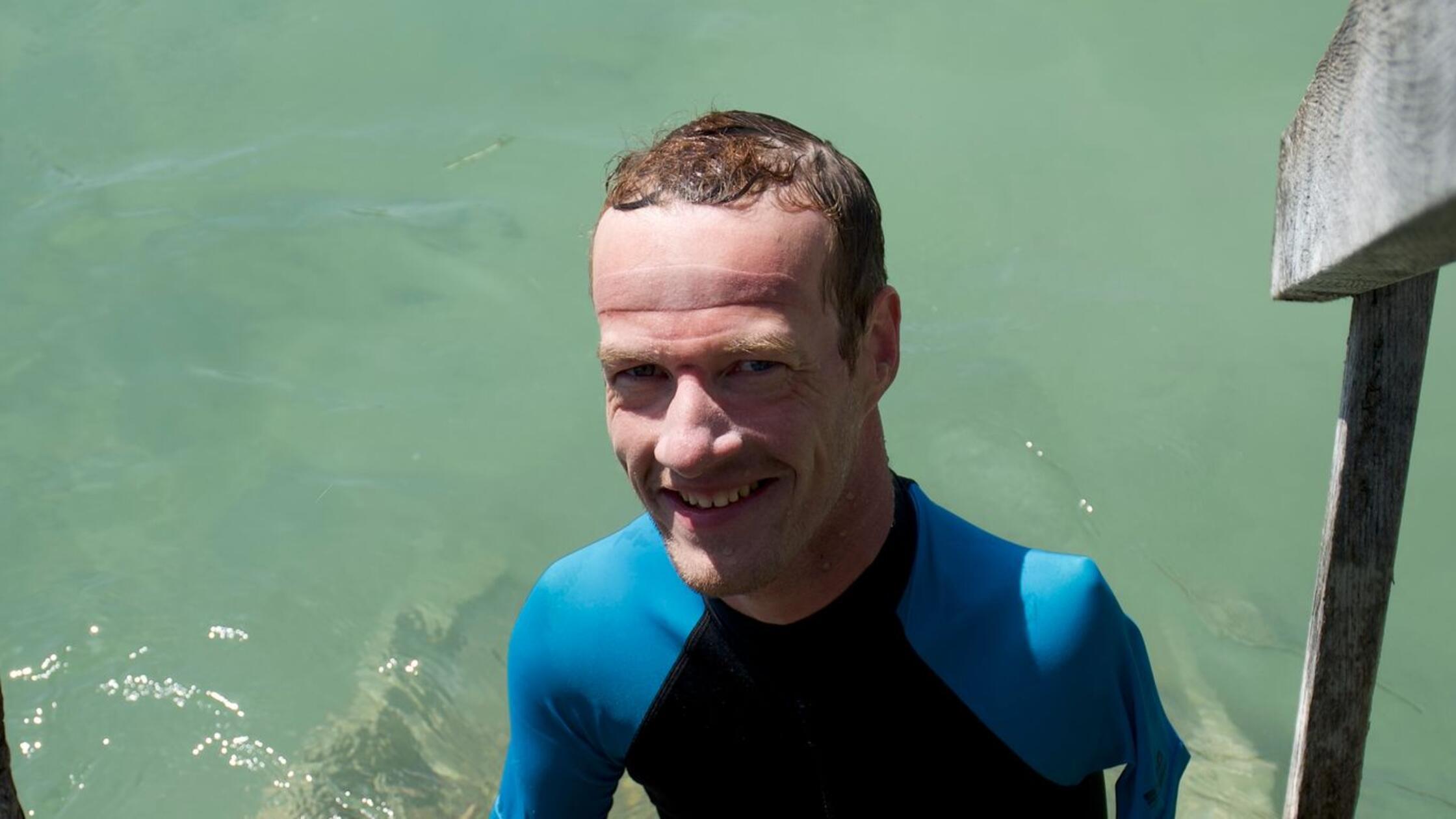 Para-Schwimmer ohne Gliedmaßen durchquert Starnberger See