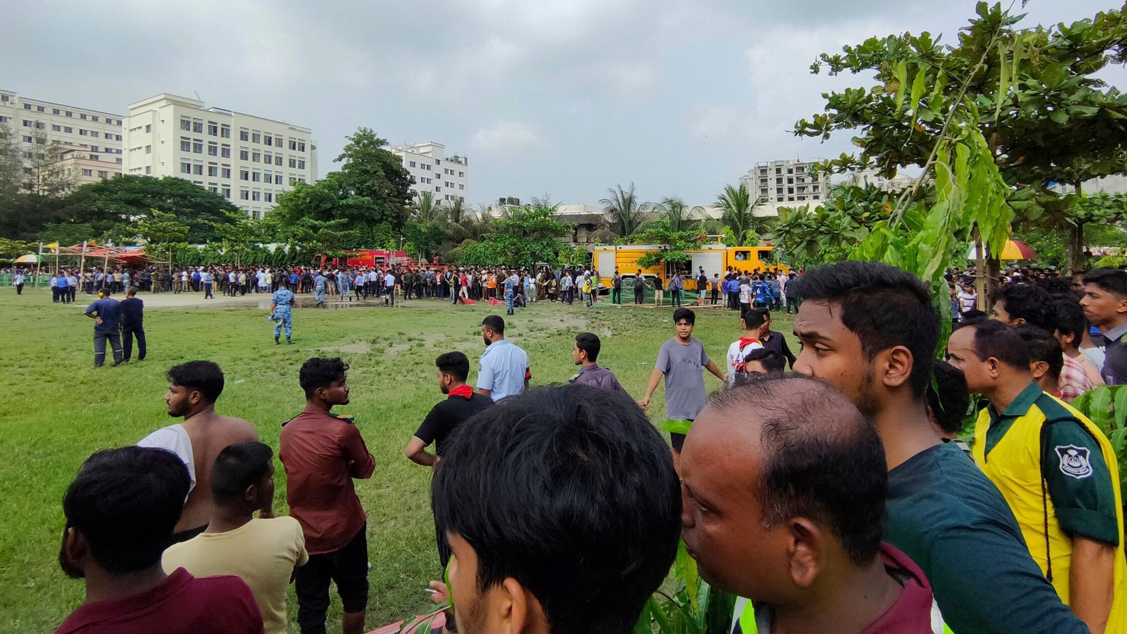 Militärflugzeug auf Schule gestürzt: 16 Tote in Bangladesch