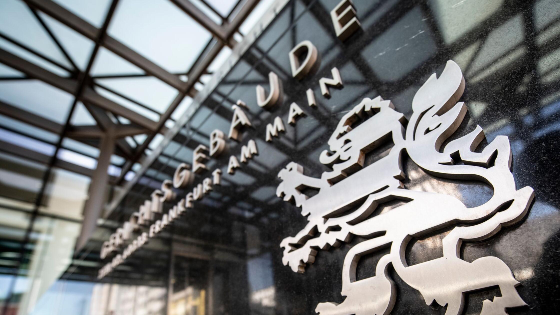 Urteil: Bank muss zu unrechtmäßigem Negativzins informieren