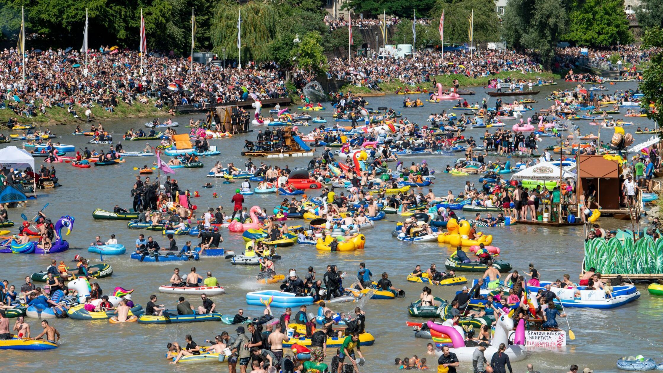 Tausende feiern beim „Nabada“ auf der Donau