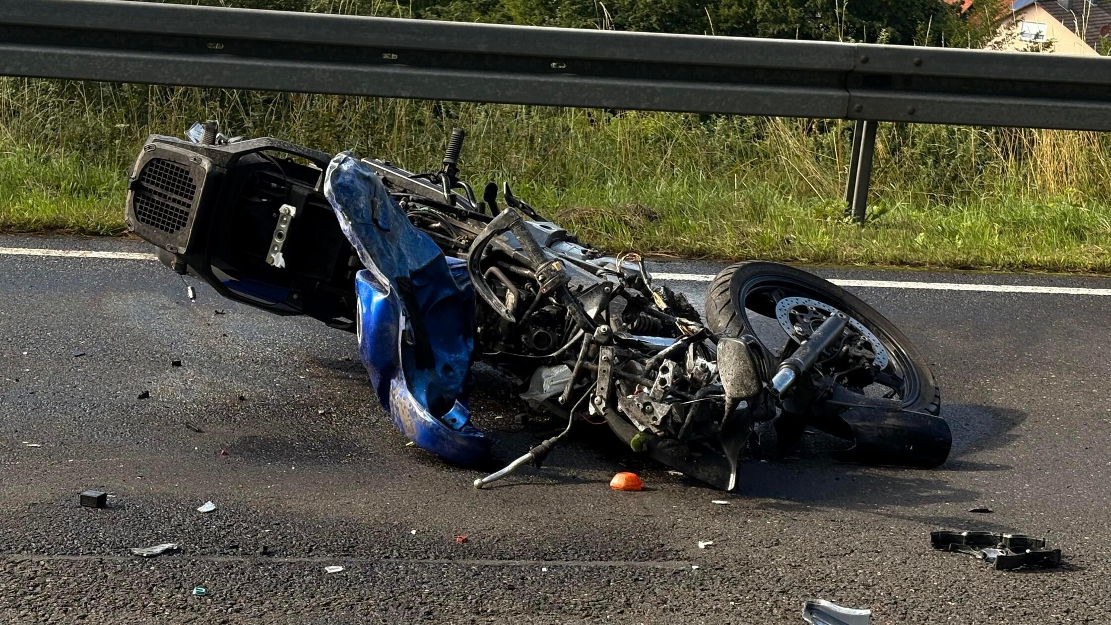 Tödliches Unglück in Unterfranken: Motorradfahrer stirbt nach Unfall mit Lkw