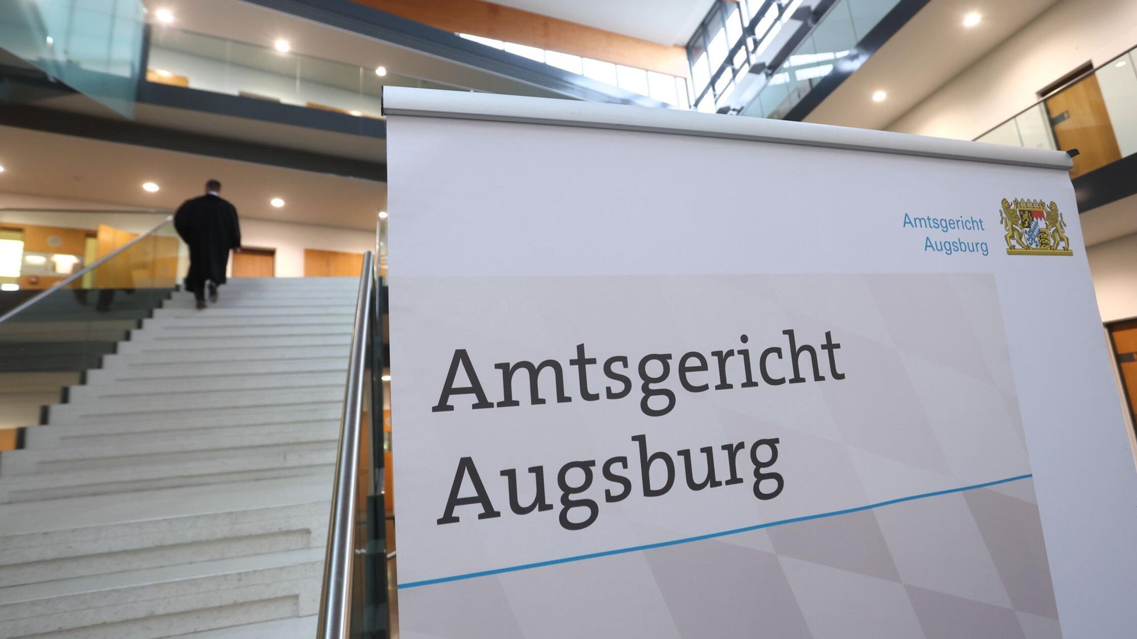 Eltern sollen Sohn eingesperrt und gefesselt haben