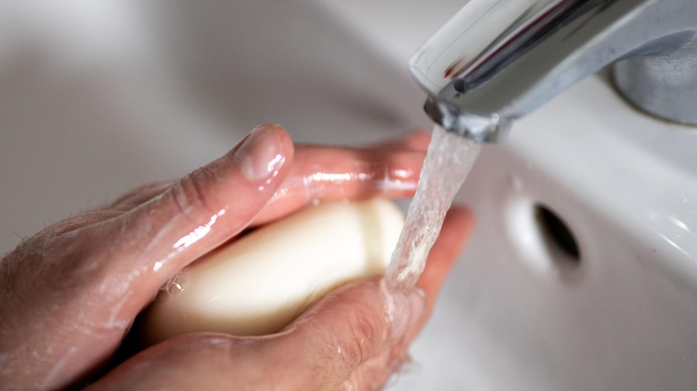 Erschreckendes Ergebnis: So viele waschen laut einer Studie nach dem Toilettengang nicht die Hände