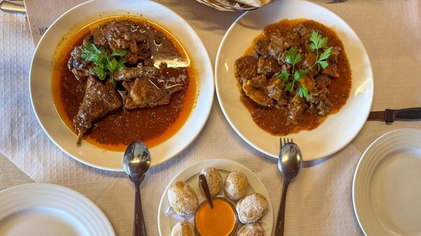 Eine kanarische Spezialität darf in keinem Restaurant auf Teneriffa fehlen. Salzkartoffeln mit Pelle, oder auch "Papa Arrugadas" genannt.