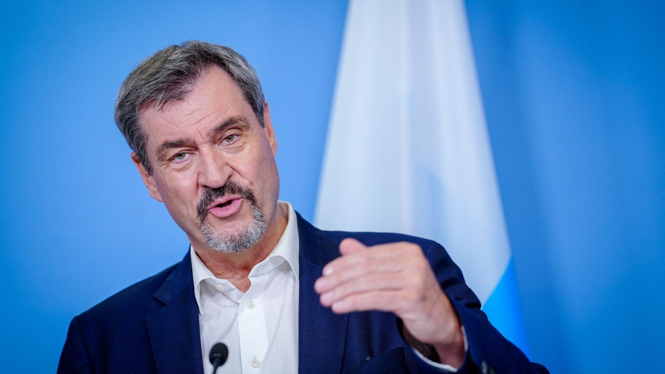 Söder napovedal omejitev dela na daljavo in skrajšanega delovnega časa za javne uslužbence v Bavarski