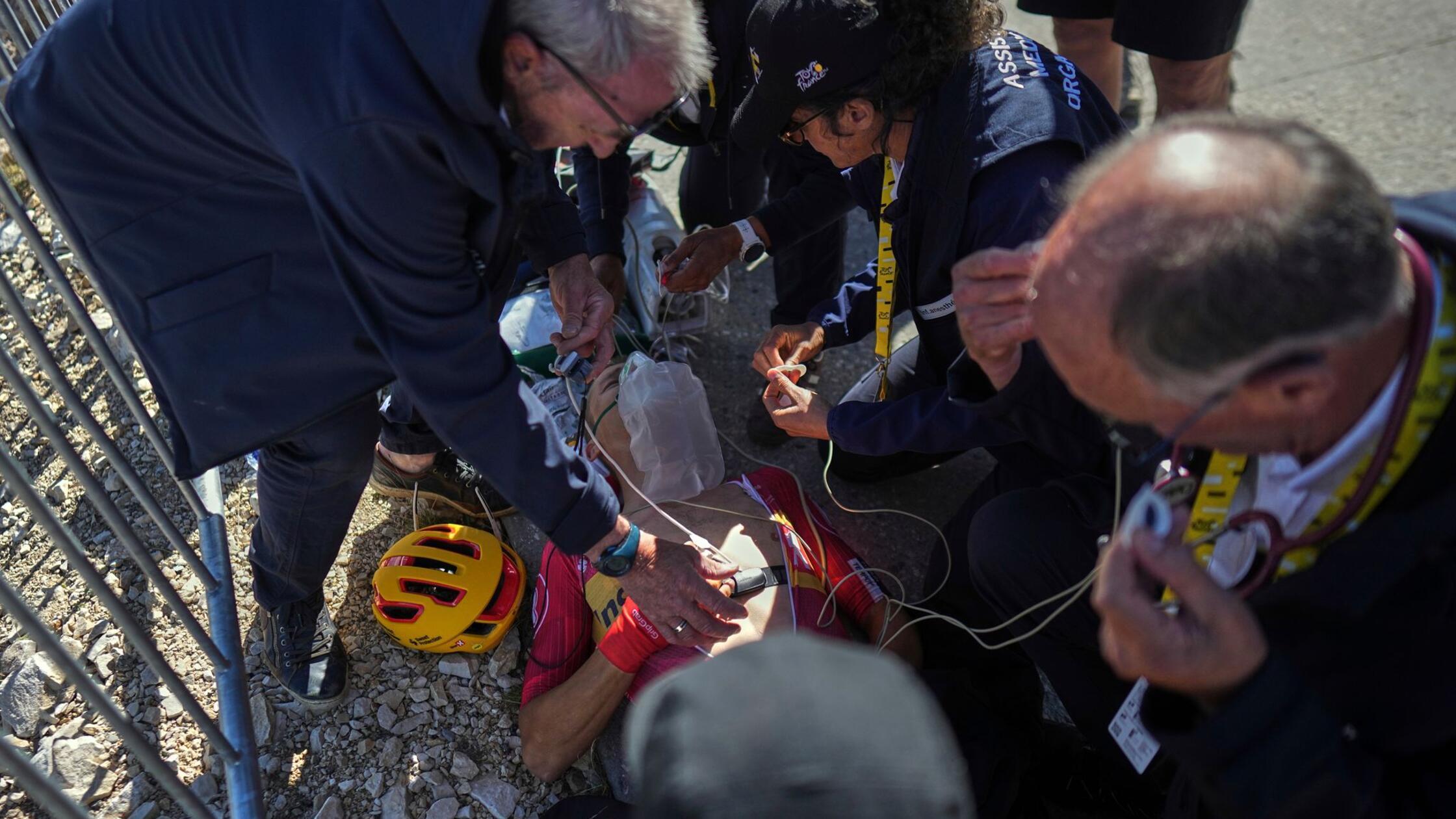 Tour-Profi kollabiert im Ziel nach Etappe auf Mont Ventoux