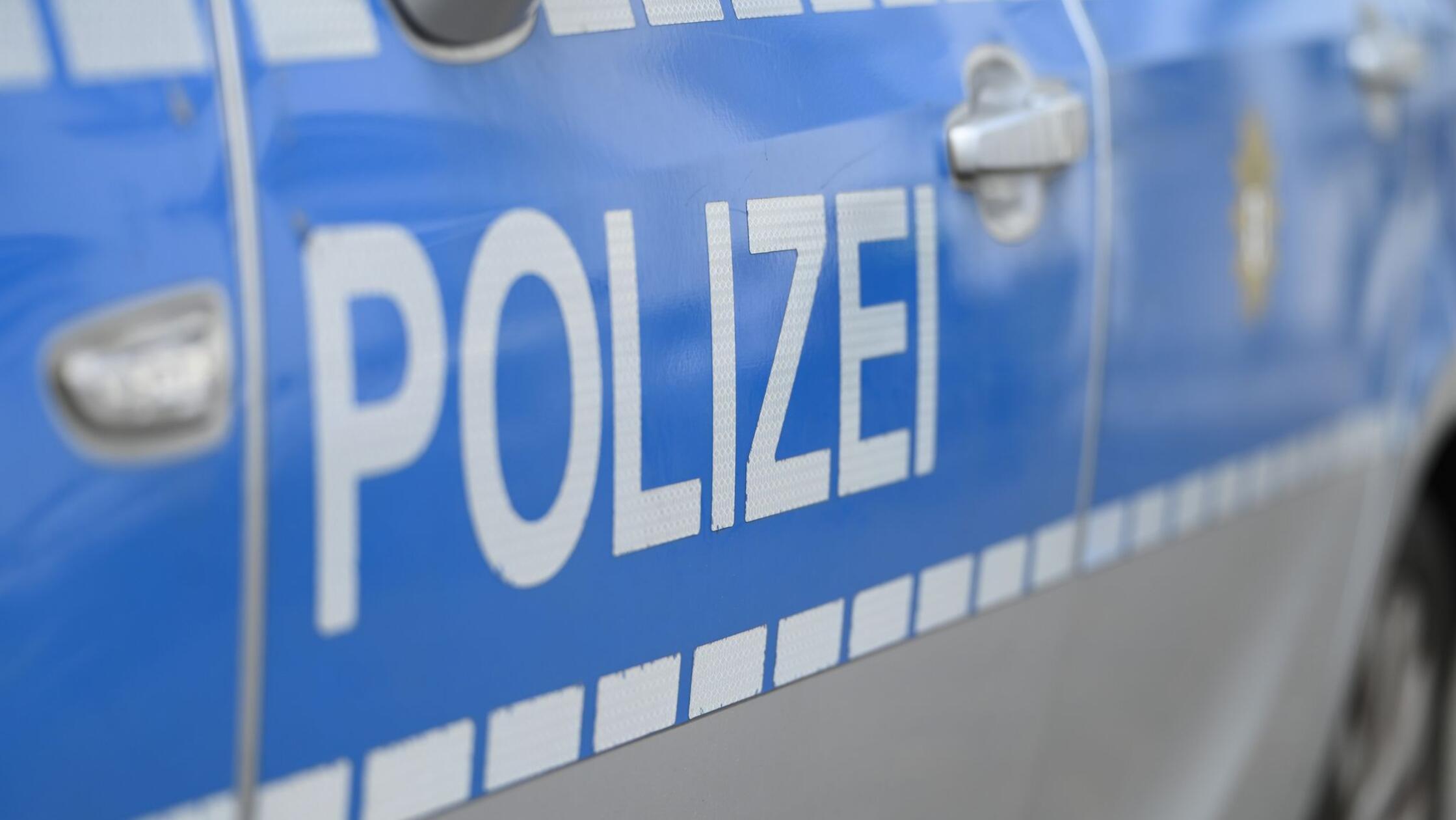 Motorradfahrerin stirbt bei Zusammenstoß mit Kleinbus