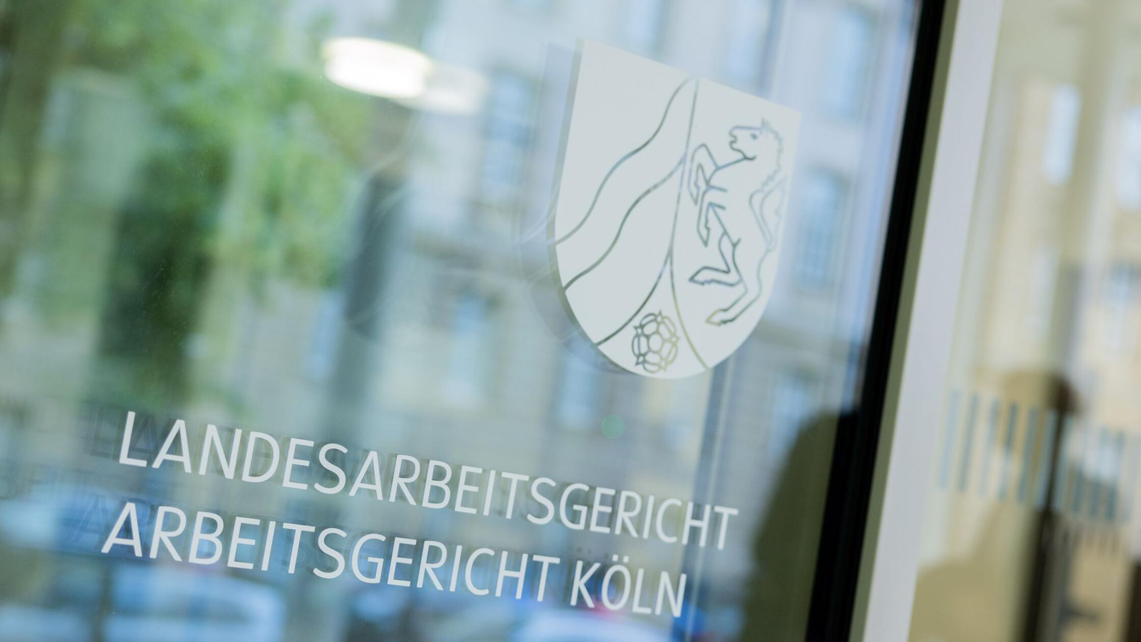 DFB-Schiedsrichter dürfen vor Arbeitsgerichten klagen