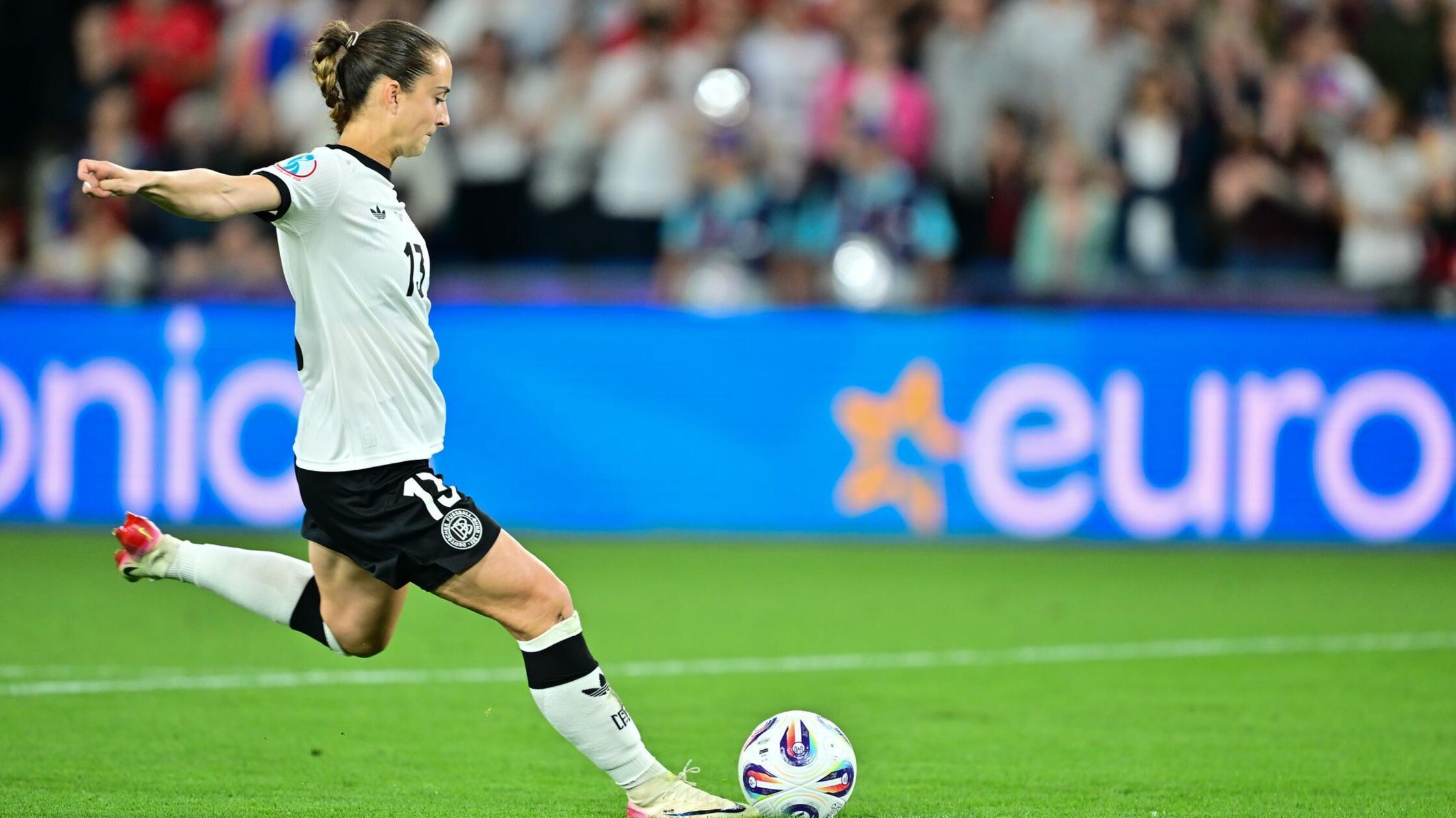 DFB-Team gegen Spanien mit Däbritz für Nüsken