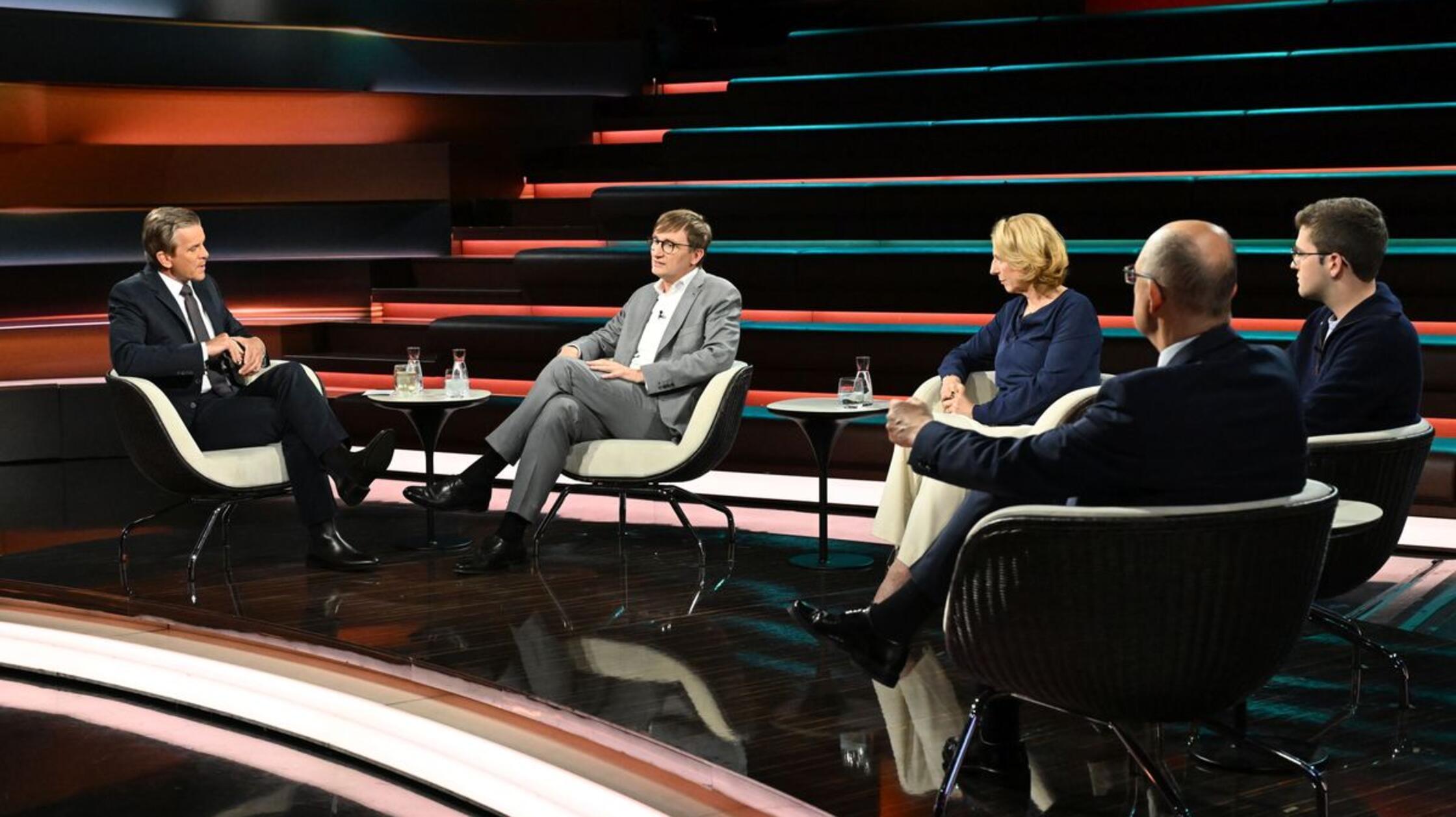 "Geschlechtseintrag ändern", um Wehrpflicht zu entkommen: Lanz baff nach Podcaster-Aussage