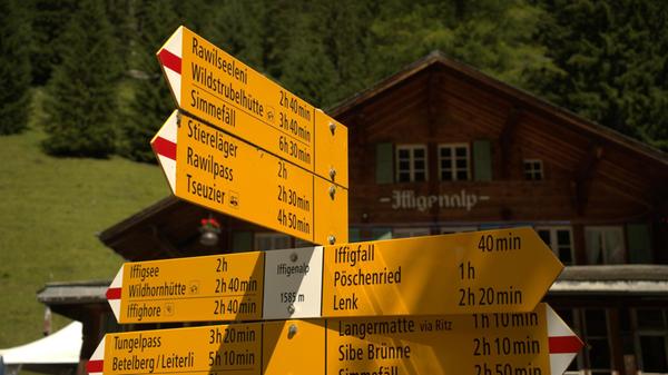 Laut Wegweiser sind die Sehenswürdigkeiten in unter drei Stunden zu erreichen. Kehrt man in den Alpwirtschaften ein, und/oder ist kein geübter Bergwanderer, sollte man allerdings viel mehr Zeit einplanen als die für die Wanderung insgesamt angesetzten 3,75 Stunden.