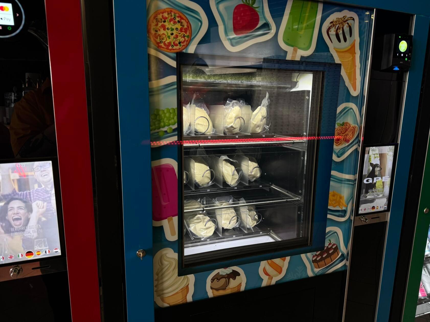 Auch zu den Zeiten, in denen die Pizza-Bar geschlossen ist: keine Panik! Teig-Rohlinge gibt's auch im Automaten…