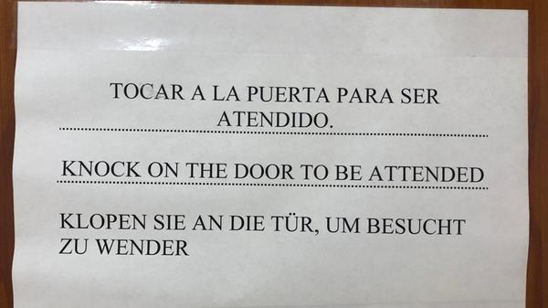 „Anbei ein Foto von einem Schild in einer Polizeistation auf Teneriffa“, schreibt uns Theodor Zeiser aus Nürnberg.
