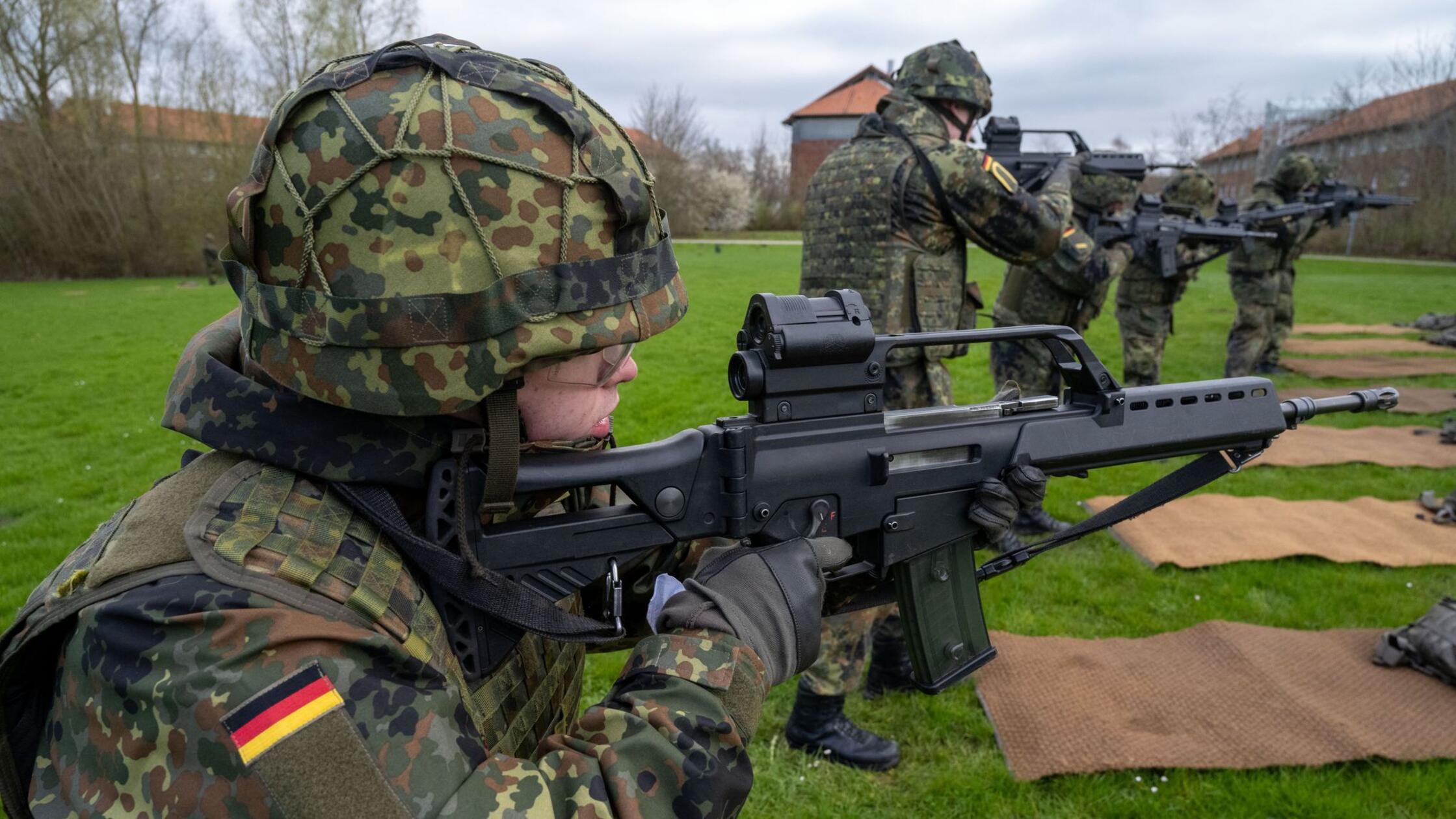 Bundeswehr: Führerschein-Zuschuss für Freiwillige?