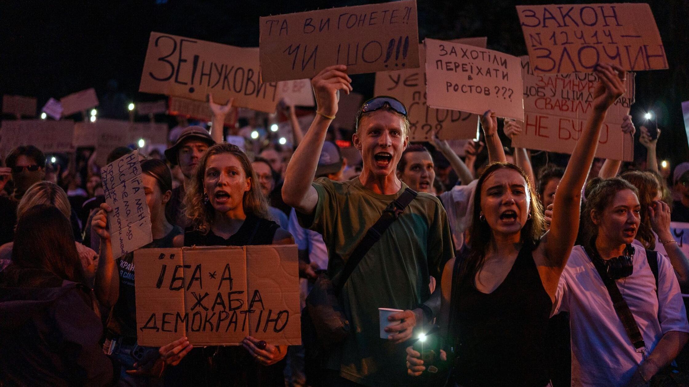 Selenskyj spricht mit Merz nach Protest gegen neues Gesetz