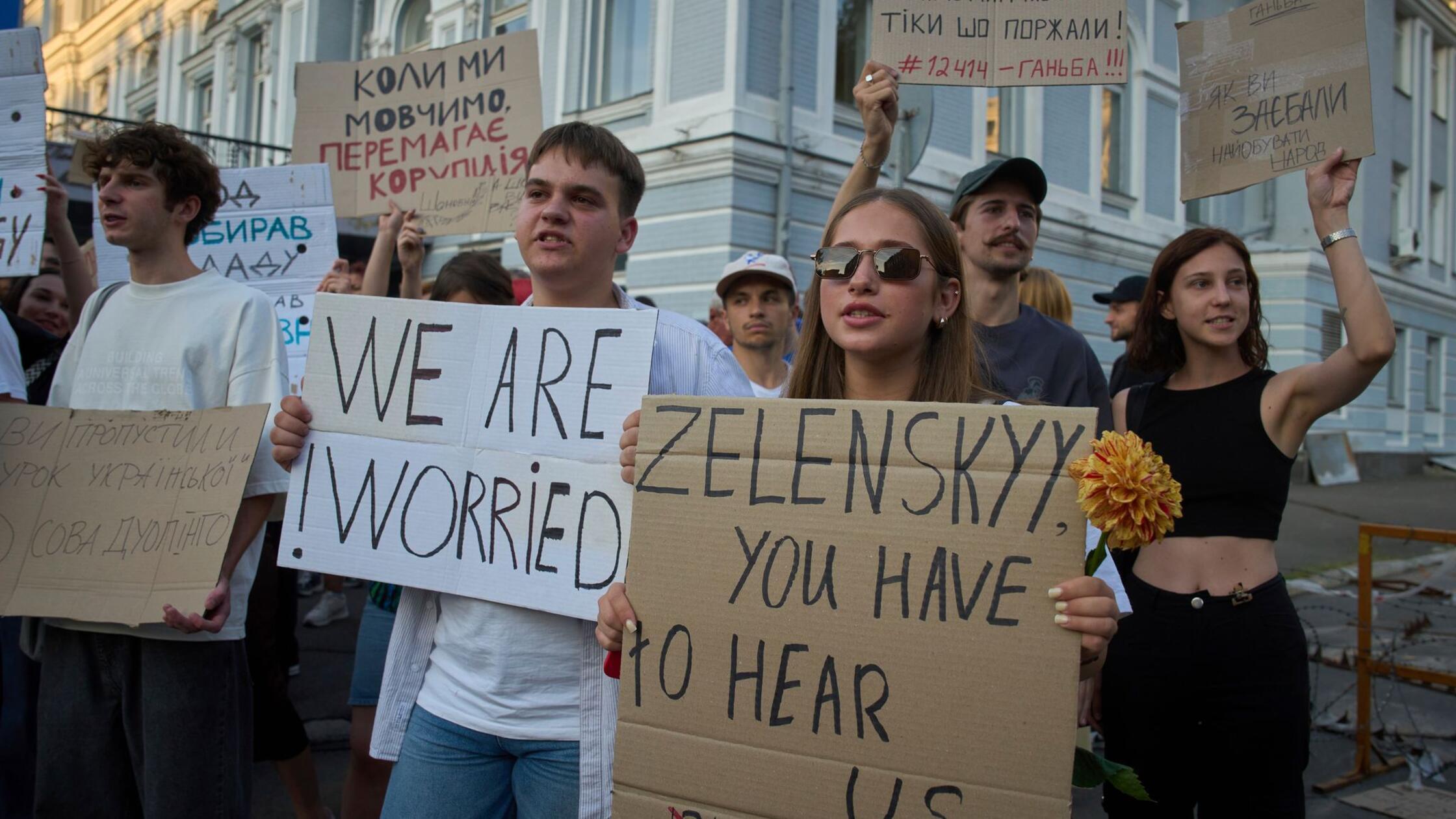 Selenskyj kündigt Lügendetektortests für Staatsdiener an
