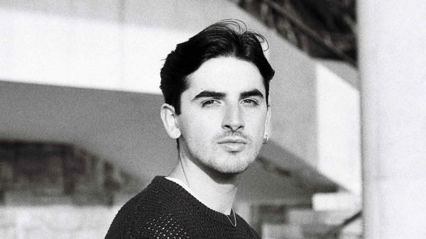 Seit über zwanzig Jahren findet das Klangtherapie Festival in Plankenfels in der Fränkischen Schweiz statt. Das Techno- und Workshop-Festival bietet jede Menge Musik von DJs wie René Wise (Foto), Ignez und Stimming auf mehreren Floors. Gefeiert wird es heuer von Donnerstag, 31. Juli, bis Sonntag, 3. August, auf einem Acker mitten in der Natur.