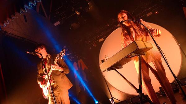 Von Freitag, 8., bis Sonntag, 10. August, findet bei Bad Windsheim das Weinturm Open Air statt. Das ehrenamtlich organisierte Open Air auf einem Hügel hat heuer unter anderem die Auftritte von Cari Cari (Foto), Bilk und Stuzzi im Angebot. Außerdem gibt's auf dem Festival ein extra Kinderprogramm.