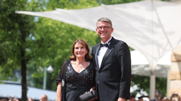 Wolfram Weimer, Staatsminister für Kultur und Medien, reiste mit seiner Frau Christiane Goetz-Weimer an.