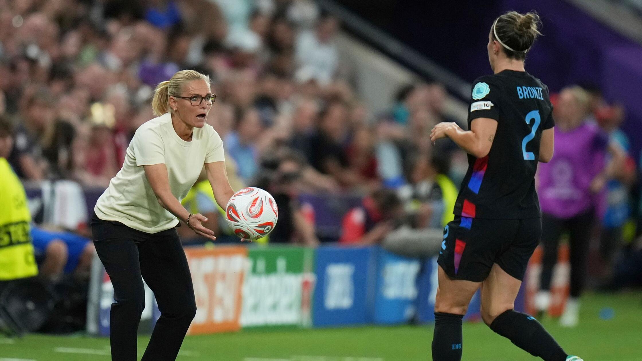 „Königin der Löwinnen“: Holt Wiegman das historische Triple?