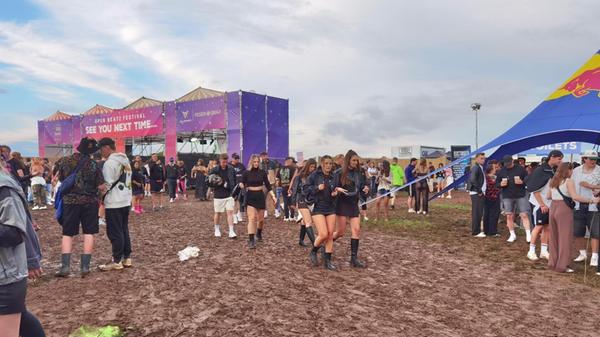 Trotz zwischenzeitlichem Regen herrschte bei den Besucherinnen und Besuchern beste Stimmung.