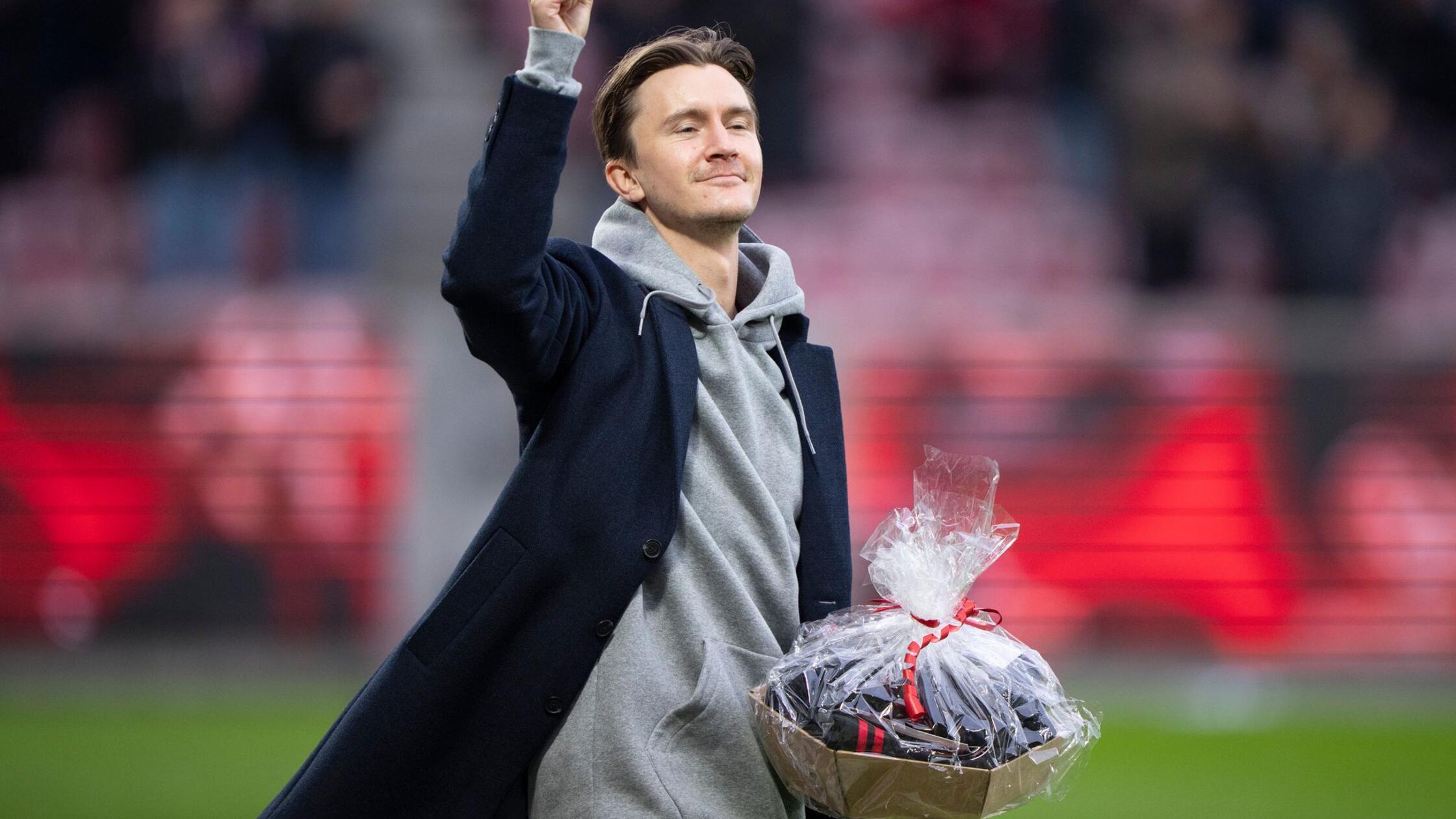 Olsson feiert Fußball-Comeback nach schwerer Krankheit