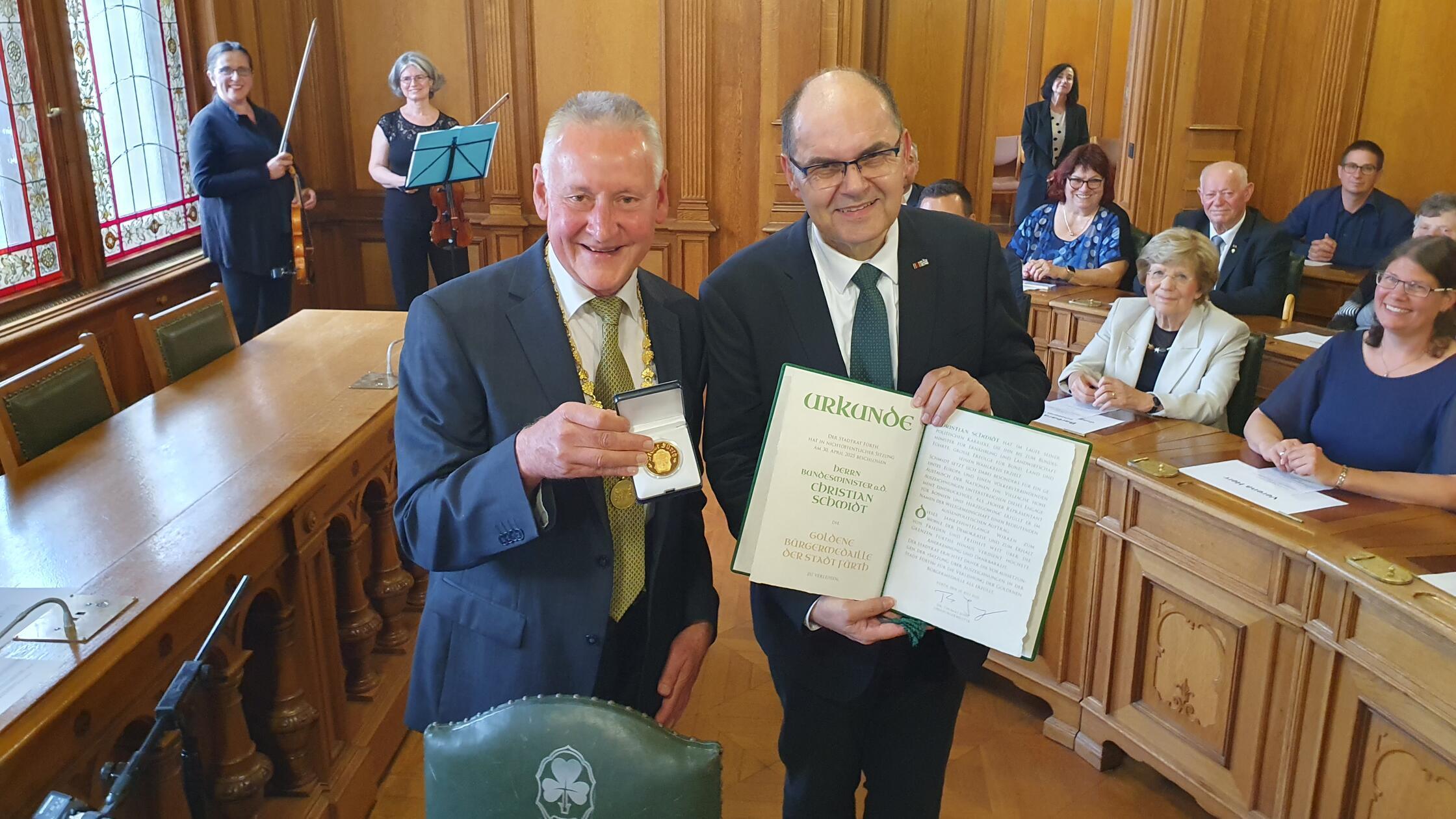 Die Stadt Fürth hat dem Hohen Repräsentanten für B