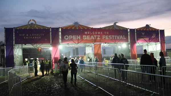 Dank mehrerer Einlässe kommen alle Besucher recht schnell aufs Festivalgelände.
