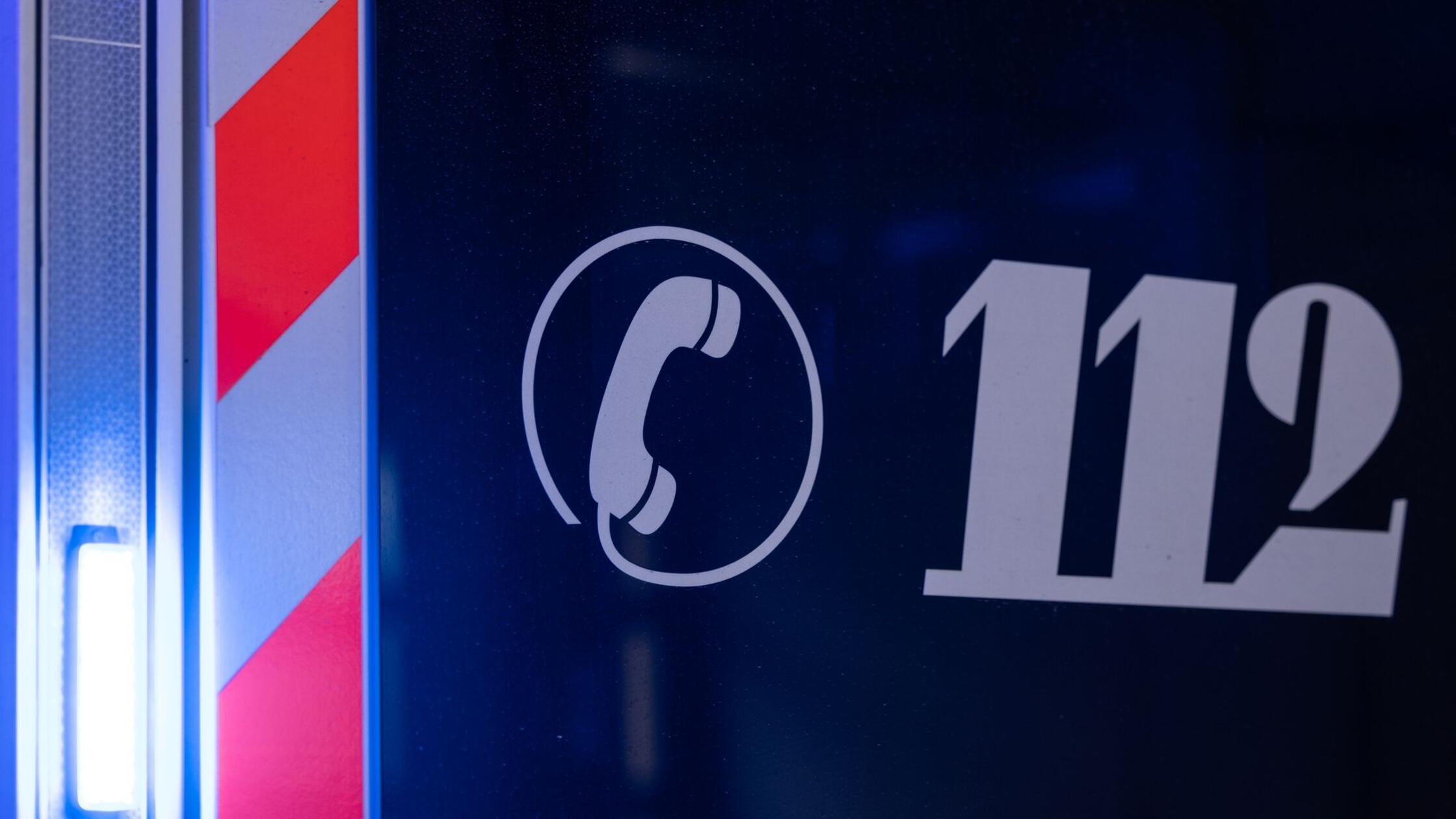 Baum fällt auf Camperin - 24-Jährige schwer verletzt