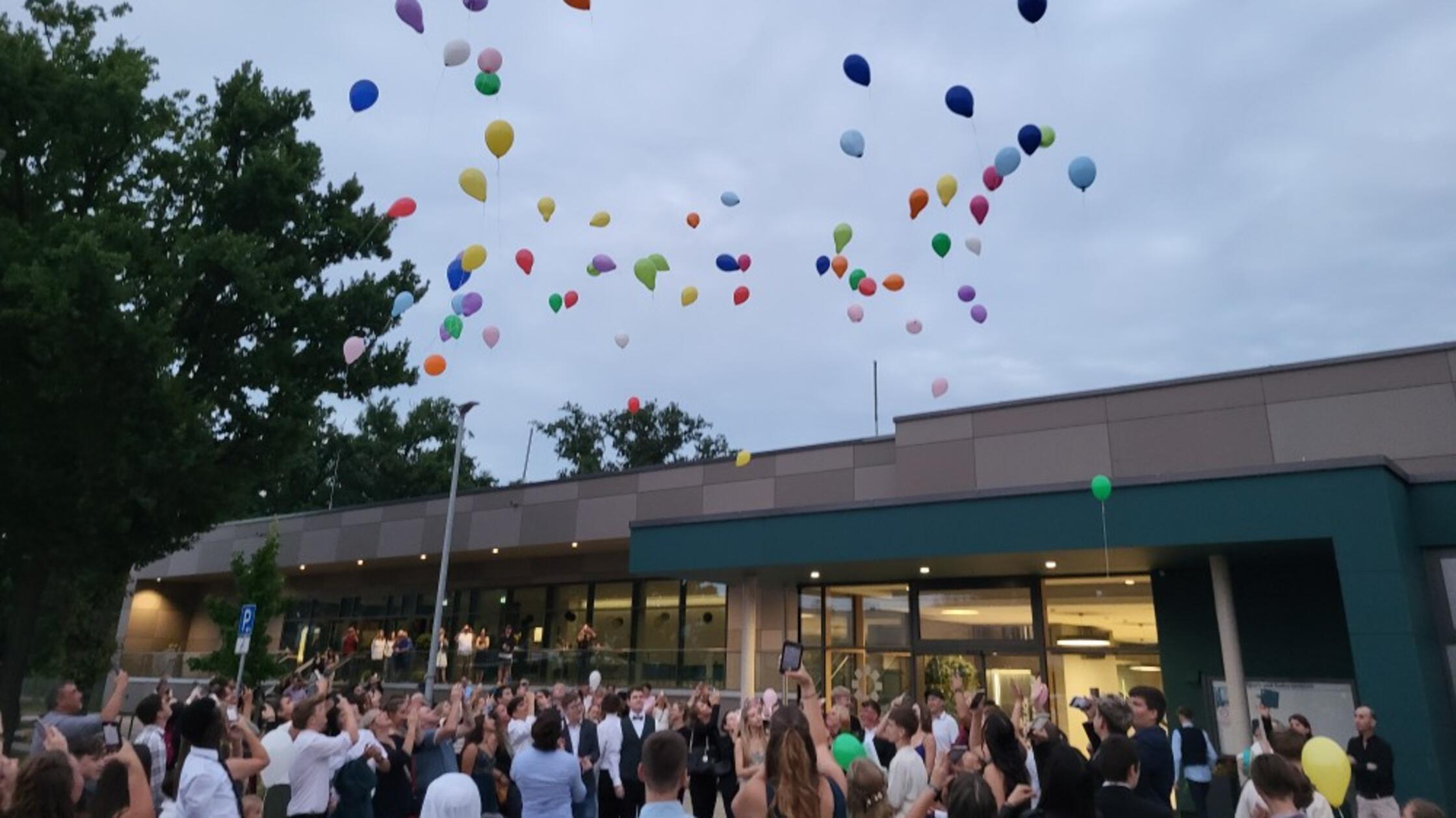 Tanz, Ballons und Emotionen – Die Dr.-Mehler-Schul