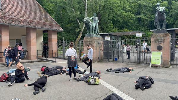 Redaktioneller Hinweis: Security-Mitarbeiter des T