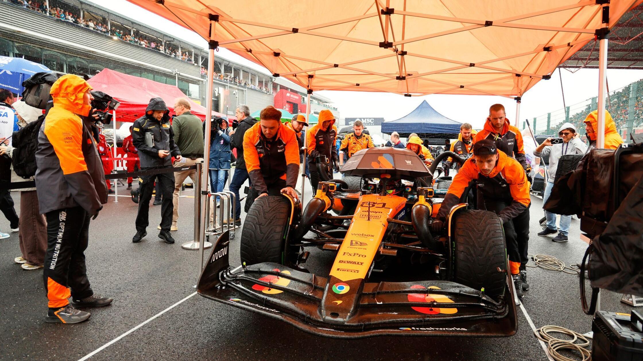 Formel-1-Start in Belgien wegen Regens lange verschoben