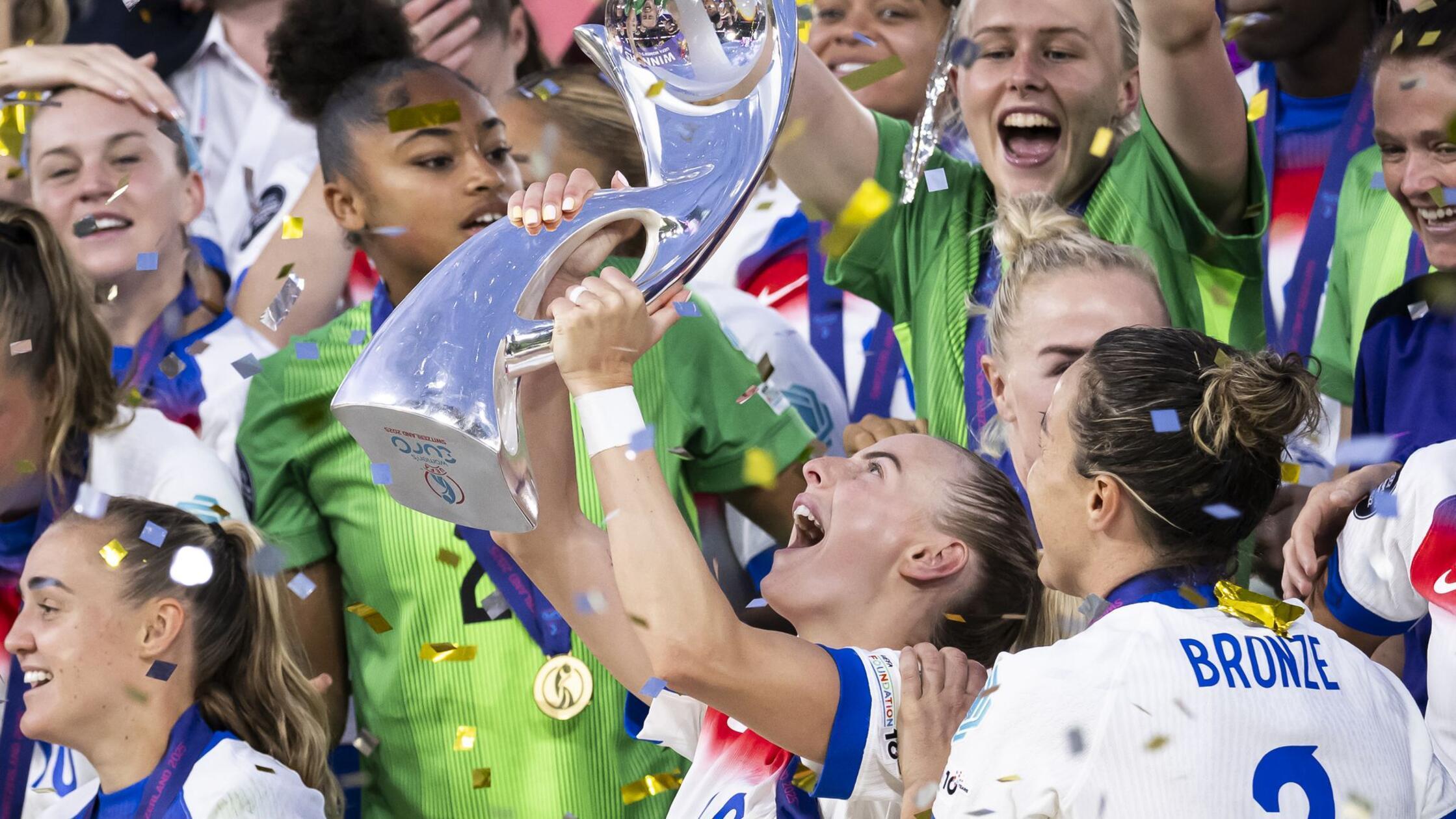 Pressestimmen zu Englands Titel: „Mehr Leben als eine Katze“