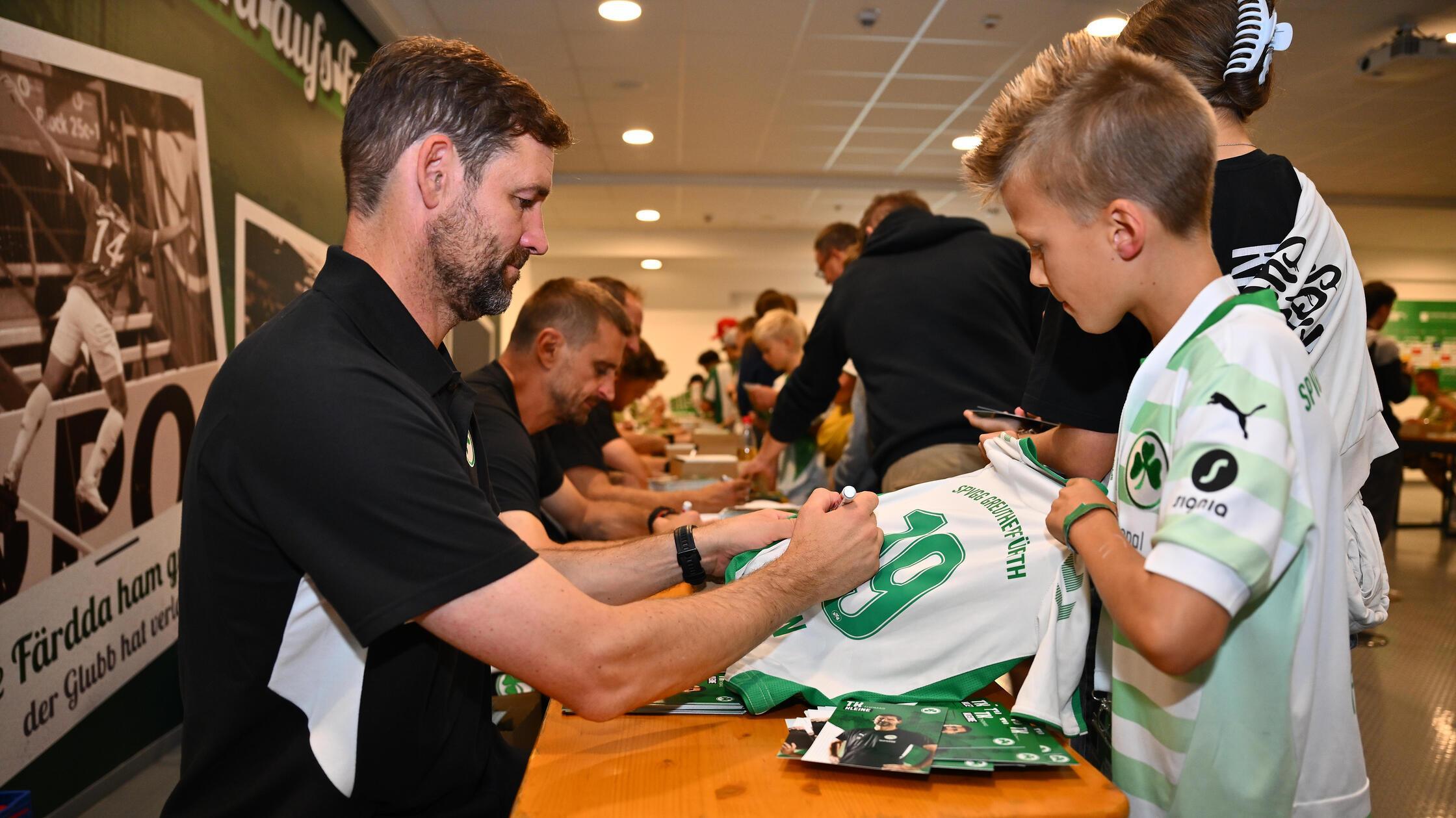 SpVgg Greuther Fürth - Autogrammstunde