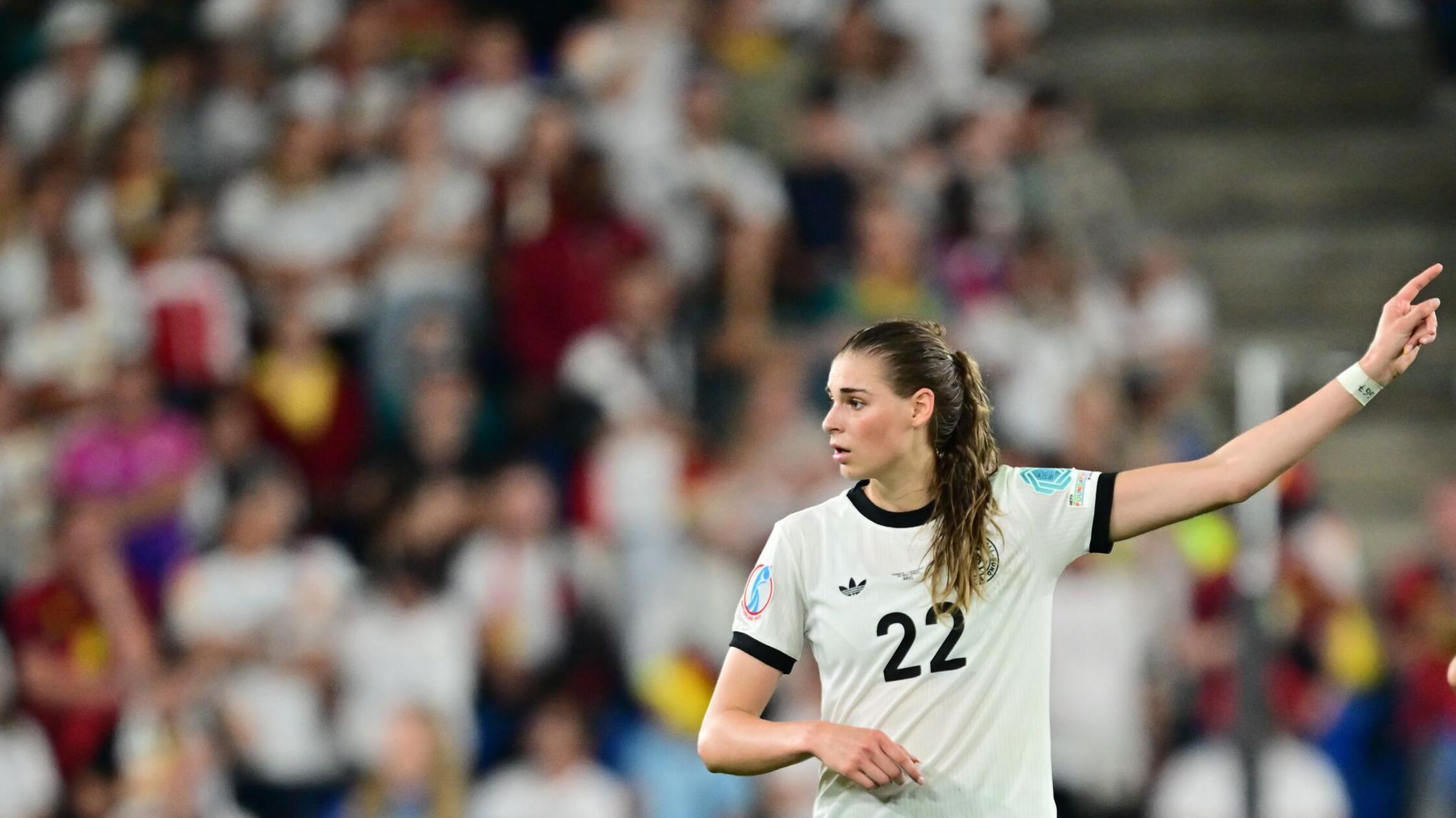 Brand und Kett im Team des Turniers bei Frauen-EM