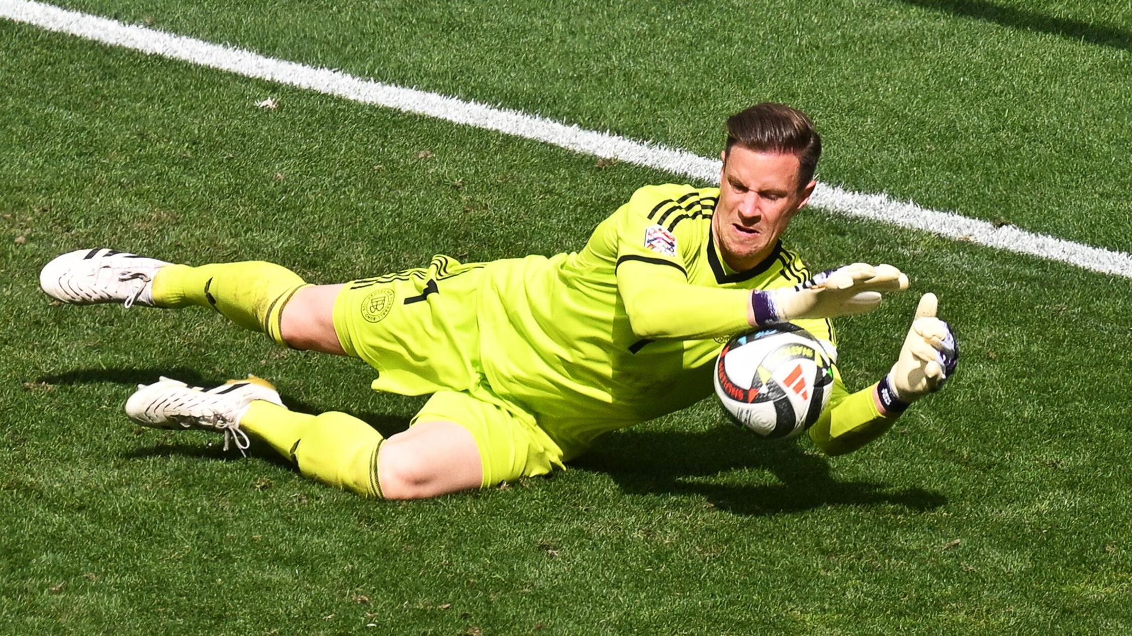 Barcelona: Ter Stegen am Rücken operiert