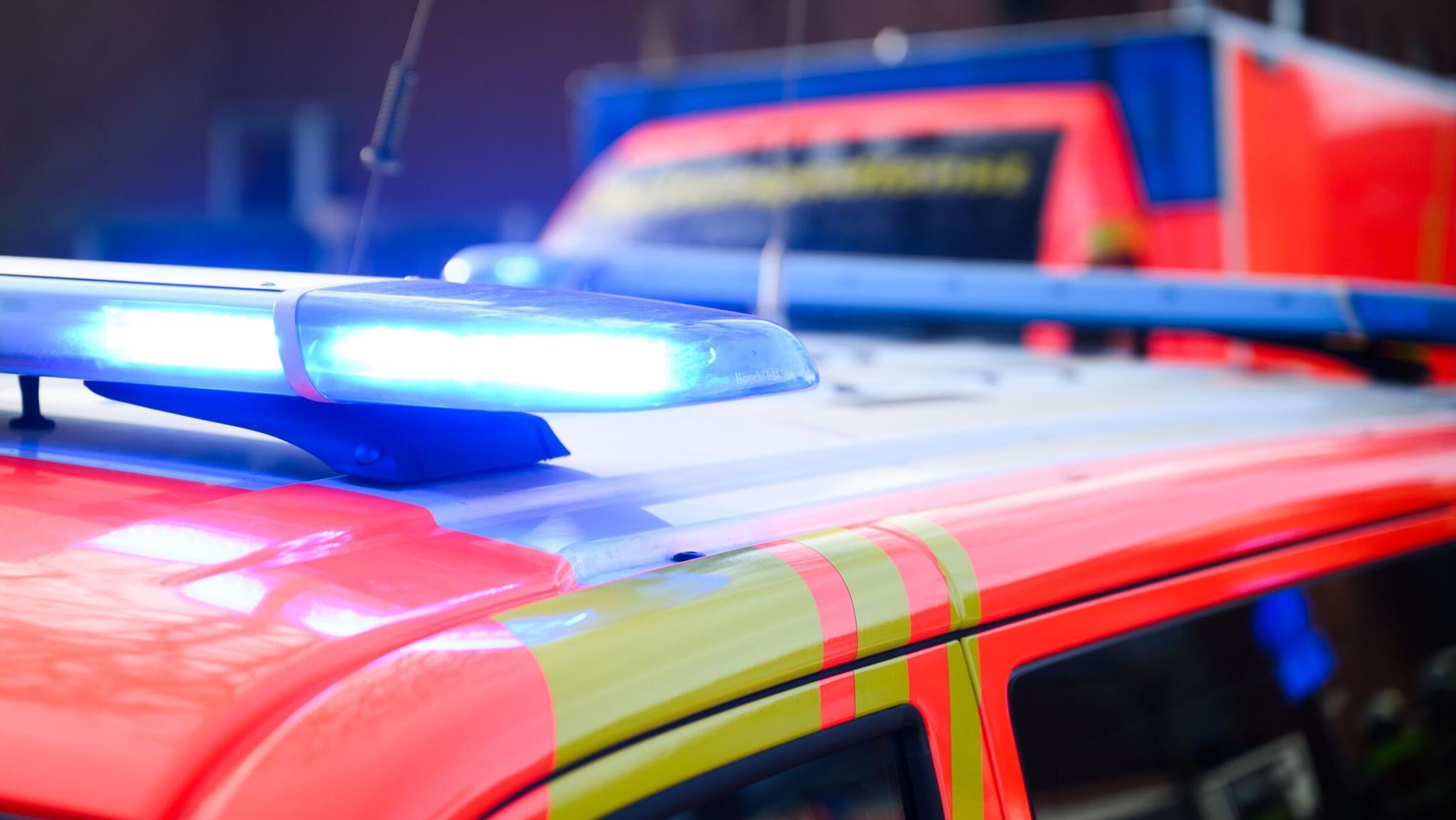 Junge und Mann sterben bei Zusammenstoß von Zug und Auto