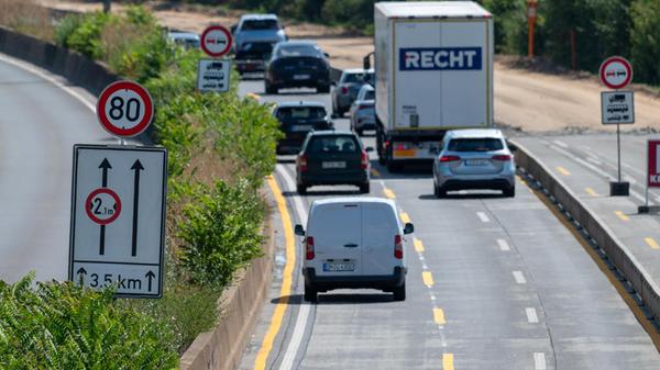 Autobahnbaustelle der A52 im Kreuz Kaarst, Fahrtri