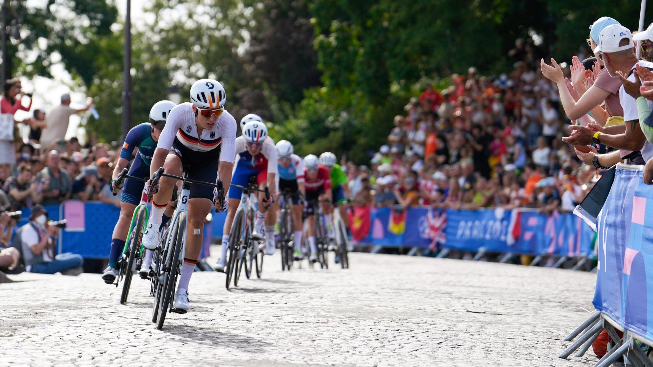 Poskus pobega Franziske Koch na kolesarski dirki ni bil uspešen, zmagala je Lorena Wiebes