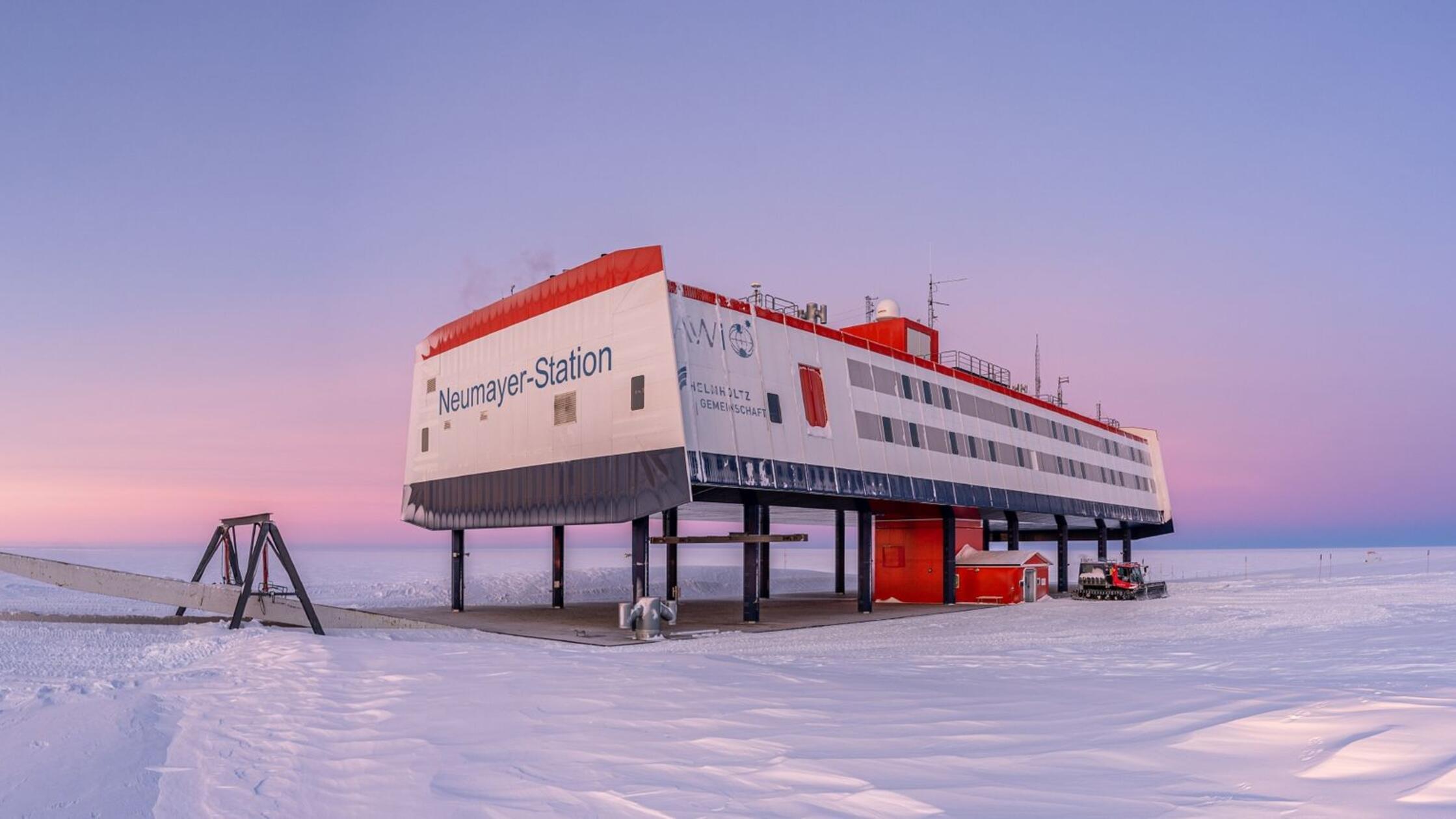 Paar verewigt Schneeflocken aus Antarktis und Arktis