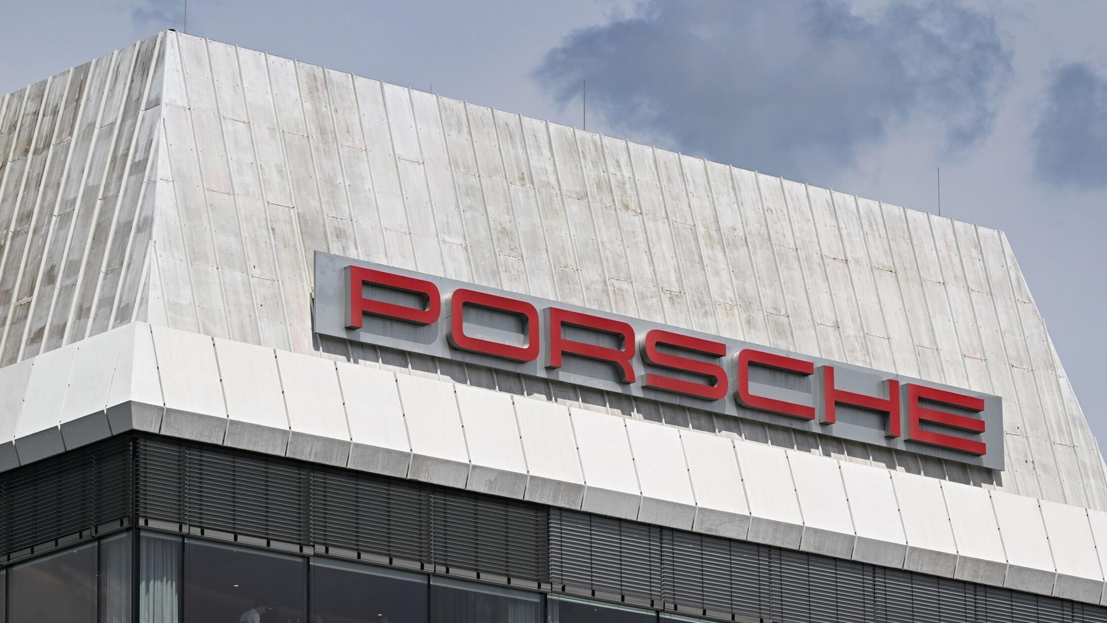 Porsche-Gewinn sackt um mehr als 70 Prozent ab
