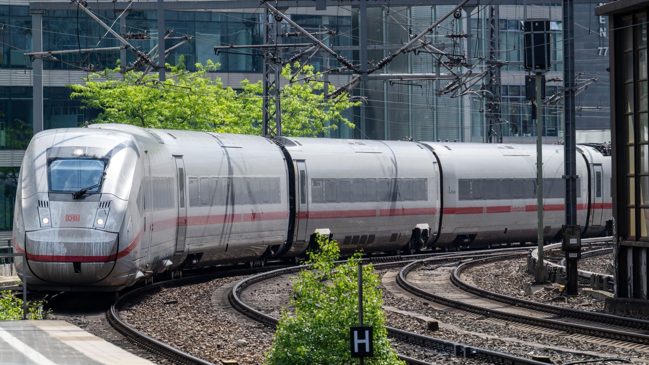 Umfrage: Knapp zwei Drittel halten Bahntickets für teuer