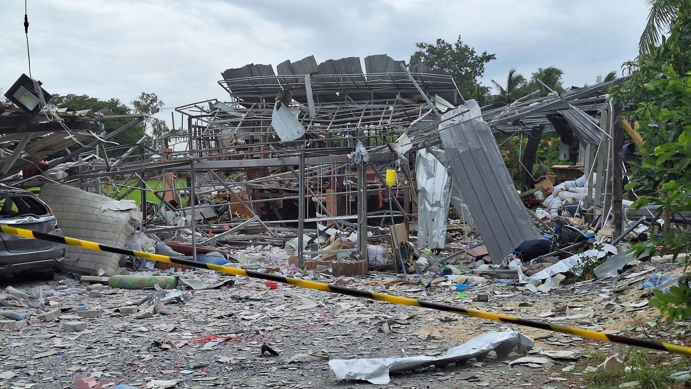 Neun Tote bei Explosion thailändischer Feuerwerksfabrik