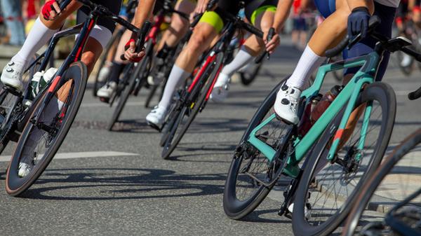 Nahaufnahme von einem Radrennen