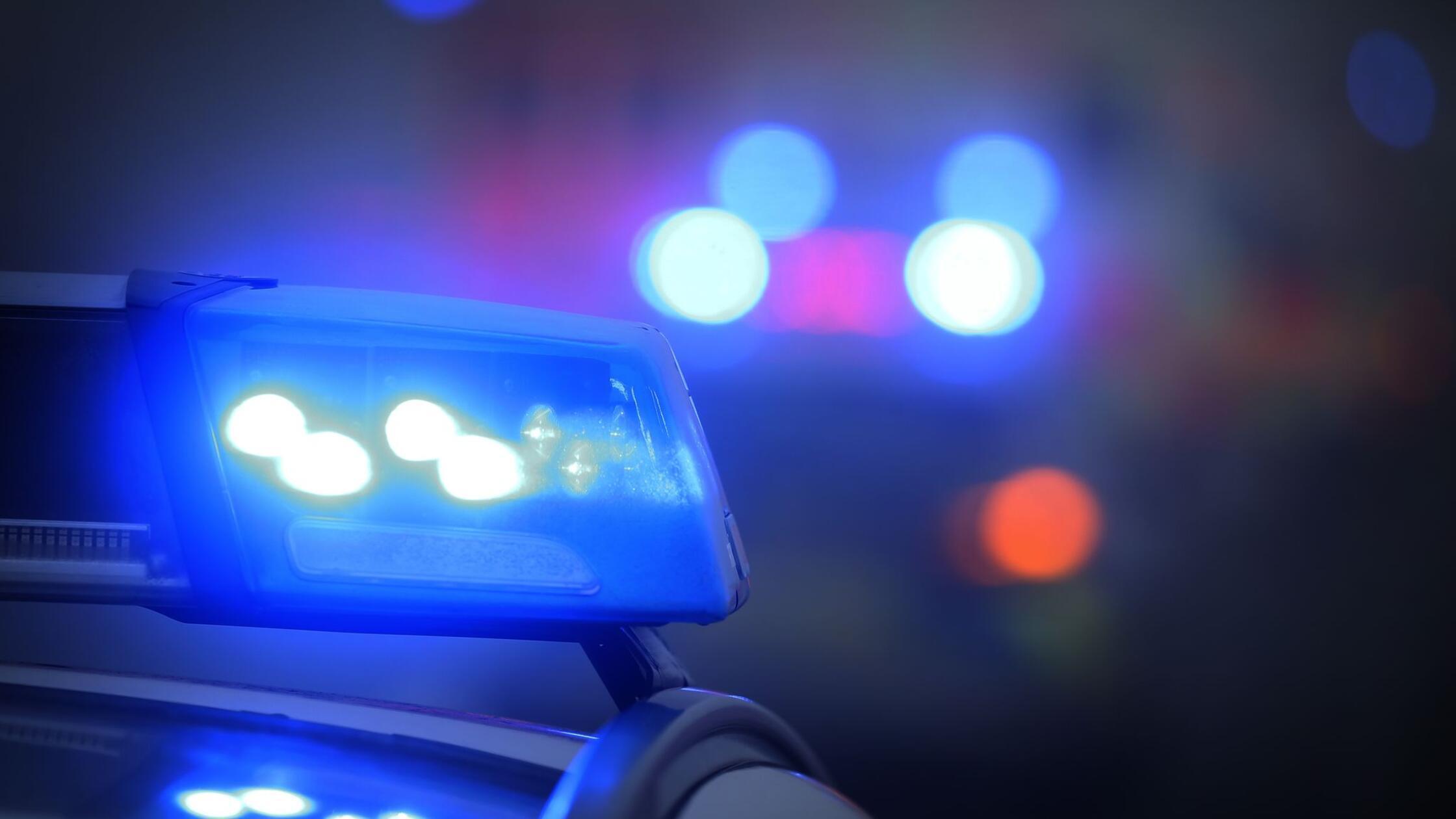 Moški v Oberfranken napadel s kijem, ker mu je bila preglasna glasba soseda